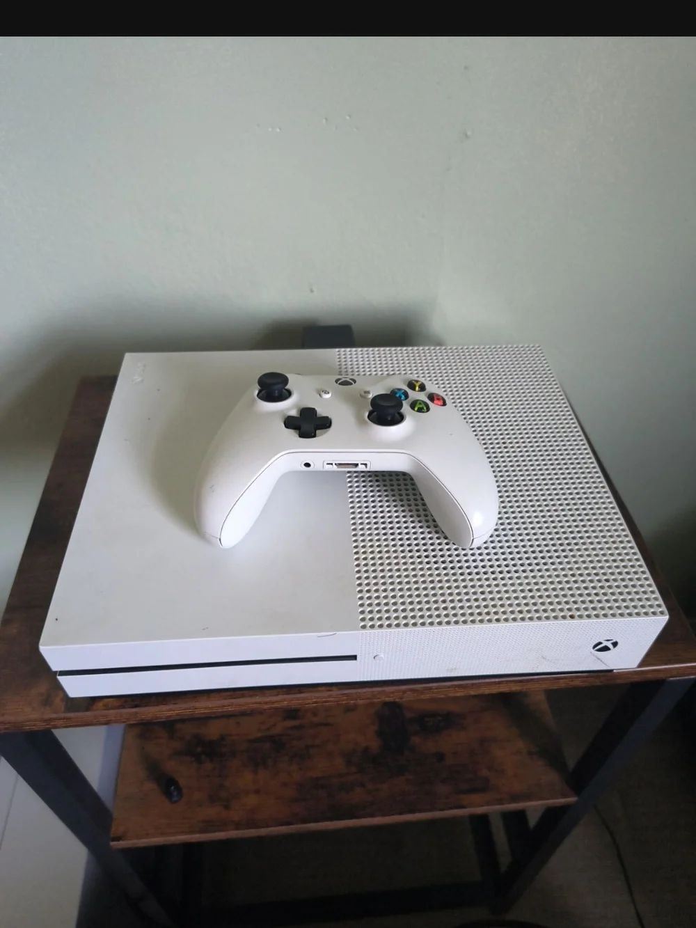 Xbox One S White Console with Matching White Wireless Controller